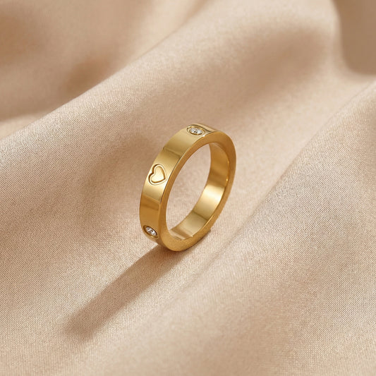 Mari Heart Gold Ring